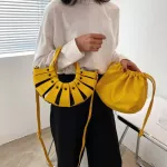 Leather Oulder Bag Woman Ell Type Crossbody Bags Brand Designer Hollow Out Wen Bag Luxury Lady Handbag Bolsa Tote