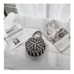 พร้อมส่ง กระเป๋าถือ/สะพายข้าง กระเป๋าสานแฟชั้นทูโทน ทรงกลม ใส่ได้ทุกสไตล์ แบบใหม่