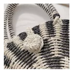 พร้อมส่ง กระเป๋าถือ/สะพายข้าง กระเป๋าสานแฟชั้นทูโทน ทรงกลม ใส่ได้ทุกสไตล์ แบบใหม่