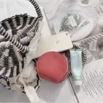 พร้อมส่ง กระเป๋าถือ/สะพายข้าง กระเป๋าสานแฟชั้นทูโทน ทรงกลม ใส่ได้ทุกสไตล์ แบบใหม่