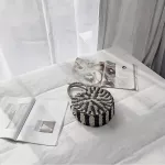 พร้อมส่ง กระเป๋าถือ/สะพายข้าง กระเป๋าสานแฟชั้นทูโทน ทรงกลม ใส่ได้ทุกสไตล์ แบบใหม่