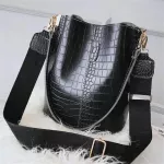 Yogodlns Crocodile Pattern Style for Women Pu Leather Oulder Bags Large Size Bucet Bags Retro Wide Strap Oulder Bag