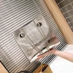 Designer Women Pu Leather Handbag Tote Fe Burt Crac Chain Ladies Oulder Mesger Bag Rivet Large Capacity Mobile