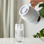 Portable electric watercut items Can fold in the bag very conveniently Suitable for travelers or office workers. 0.6 liter capacity. 1 year warranty. Bear ZDH-A06G1