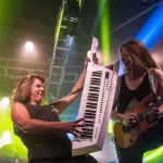 Roland® AX-Edge Keytar คีย์บอร์ดสะพาย คีย์บอร์ดซินธีไซเซอร์ รูปทรงกีตาร์ 49 คีย์ มีแอปพลิเคชั่นให้ปรับแต่งเสียง เชื่อมต่อบลูทูธได้ + แถมฟรีอแดปเตอร์ &