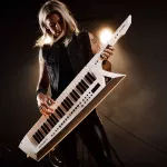 Roland® AX-Edge Keytar คีย์บอร์ดสะพาย คีย์บอร์ดซินธีไซเซอร์ รูปทรงกีตาร์ 49 คีย์ มีแอปพลิเคชั่นให้ปรับแต่งเสียง เชื่อมต่อบลูทูธได้ + แถมฟรีอแดปเตอร์ &