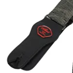 Alice สายสะพายกีตาร์ วัสดุผ้าฝ้าย กว้าง 5 ซม พร้อมเชือกผูกหัวกีตาร์ สีลายพราง รุ่น A040-C8 + แถมฟรีปิ๊กกีตาร์ ** มีช่องเก็บปิ๊กกีตาร์ในตัวตรงโลโก้ **