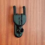 GUITTO GGS-04, a good guitar hanging leg with automatic head lock system. Premium Guitar Hanger with Auto-LOCK System + free with a set.