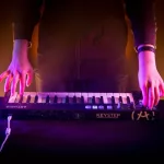 Arturia® Keystep Black Edition Midi Controller, a hint keyboard, 32 -key controller, AFORTOUCH system has ARPEGGIATO mode.