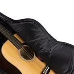 Gibson, airy guitar bag For a 39-41 inch guitar, 20 mm thick, double zipper system, with a storage in the front.