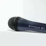 Sennheiser® E835 Dynamic Vocal Mic ไมค์ไดนามิก ไมค์ร้องเพลง เหมาะสำหรับร้องคาราโอเกะ + แถมฟรีกระเป๋า & คลิปไมค์ ** Made