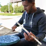 Vic Firth® VXPPDC12 Practice Pad แป้นซ้อมกลอง ขนาด 12 นิ้ว แบบซิลิโคน ลาย Digital Camo ด้านล่างมีฐานกันลื่น พกพาสะดวก