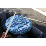 Vic Firth® VXPPDC12 Practice Pad แป้นซ้อมกลอง ขนาด 12 นิ้ว แบบซิลิโคน ลาย Digital Camo ด้านล่างมีฐานกันลื่น พกพาสะดวก