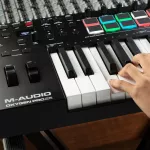 M-Audio® Oxygen Pro 25 Midi Controller Key Board 25 Key Key SEMI-Weighted to USB, Stepper + Free