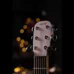 Lava Me 3 38 "with Space Bag. 38 inch electric guitar has a touch screen. Connect the app via Bluetooth + free Space Bag & Lava + App & USB charging cable ** Center insurance