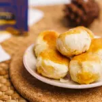 กล่องชิโนฯดีบุก ขนมเต้าส้อไส้หวานไข่เค็ม l 150g พรทิพย์ภูเก็ต