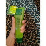 Aloe vera gel Used to nourish the face Body skin extracted from 99 percent aloe vera Apply before makeup or apply skin that is dehydrated or laser.