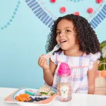 Cute, bright, bright, designed set, designed by using the brand's specific character Suitable for children aged 1 year and over