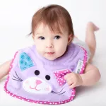 Cute cat pattern Used to prevent water when eating milk, eating or drooling, wearing a shirt well.