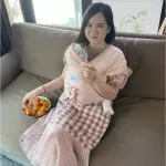 COMFORT FIT model wrapped in a baby's cloth, carrying a ready -made cloth You don't have to wrap it yourself. Aoboum Baby Wrap.