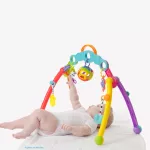 Playgro Fold And Go Playgym เป็นยิมสำหรับเด็ก มาพร้อมหูหิ้ว เหมาะสำหรับการเดินทาง