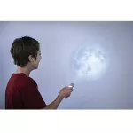 4M  KIDZ LABS - MOON TORCH ไฟฉายพกพา เปิดและชี้ไฟฉายที่ผนังหรือเพดานในที่มืด เพื่อดูดวงจันทร์