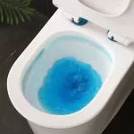 น้องหมีสีฟ้าดับกลิ่นและฆ่าเชื้อแบคทีเรียในชักโครก ใช้ใส่ในถังชักโครก ให้น้ำสีฟ้าสีสันสวยงามและถังชักโครกสะอาดลดแบคทีเรีย เหมาะกับห้องน้ำทุกที่