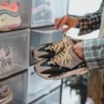 Clip Pac Sneaker Pac, 6 boxes, SIDE view, strong side, stacked in 2 colors.