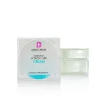 Nourishing cream for people with acne, reduce acne, not creating more holes.
