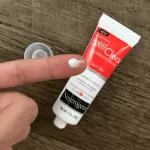 นูโทรจีน่า เจลแต้มสิว Rapid Clear Stubborn Acne Spot Gel 28 g (Neutrogena®)