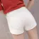 [ซื้อ 1 แถม 1] Summer 2021 ใหม่สไตล์ผู้หญิงกางเกงยีนส์ขาสั้นลำลองเอวสูงกางเกงขาสั้นสีขาวคลาสสิกสไตล์เรียบง่าย