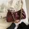 New Luxury Gold Chain Bag For Women Winter Armpit Bag Lady Oulder Crossbody Handbag Fe Travel Hand Bag Se